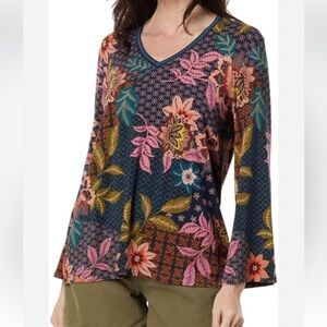 JOHNNY WAS DELFINO V‑NECK KIMONO SLEEVE TEE SIZE LARGE FLORAL PREOWNED